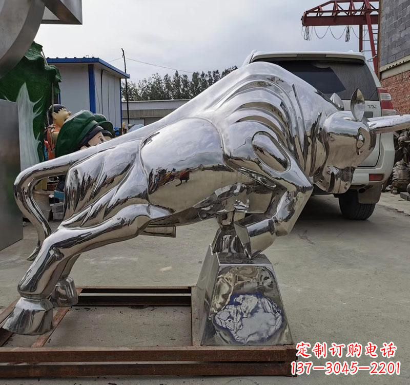 济南不锈钢拓荒牛雕塑象征勇敢和拼搏