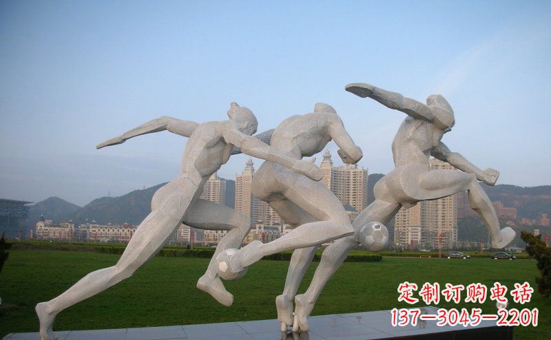 济南足球雕塑给公园景观增色