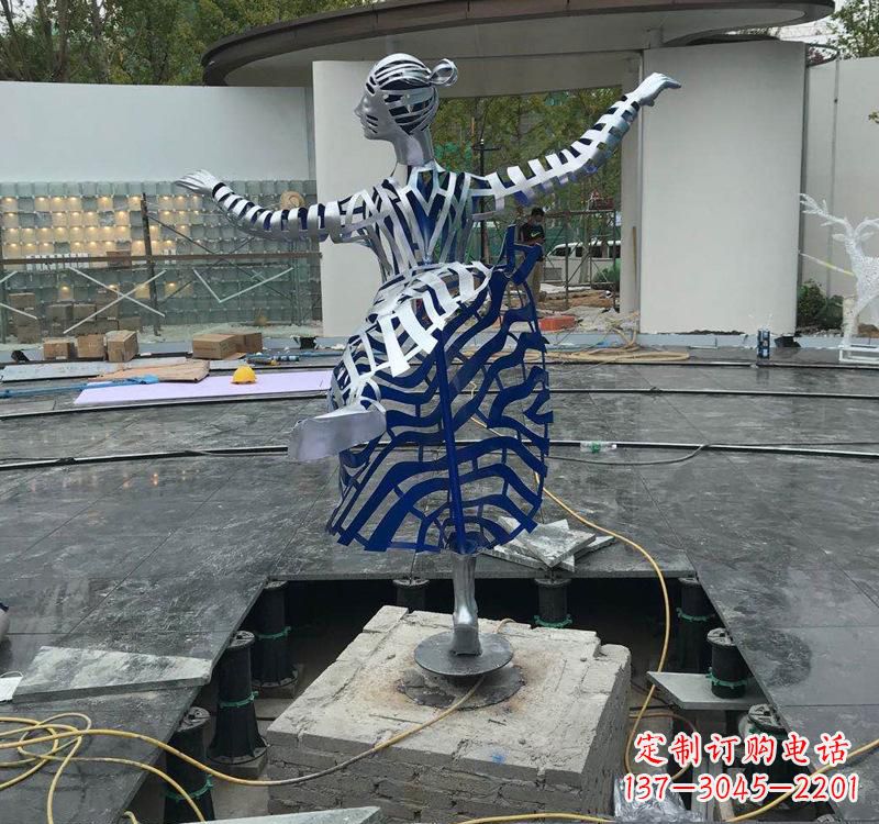 济南不锈钢女孩——精美雕塑