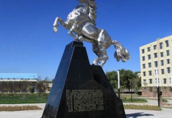 济南不锈钢企业广场上的马雕塑