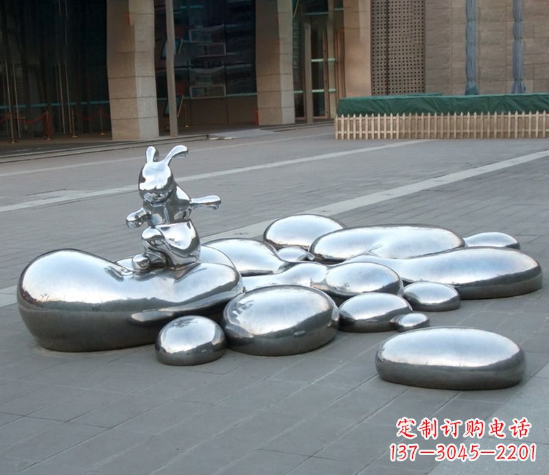 济南不锈钢兔子雕塑饱含艺术美感的艺术品
