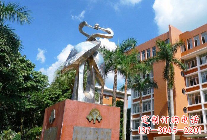 济南不锈钢仙鹤雕塑美丽而神秘
