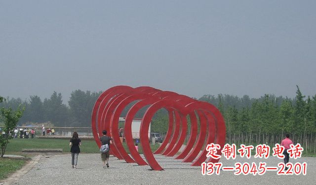 济南不锈钢心形拱门雕塑美丽而神圣