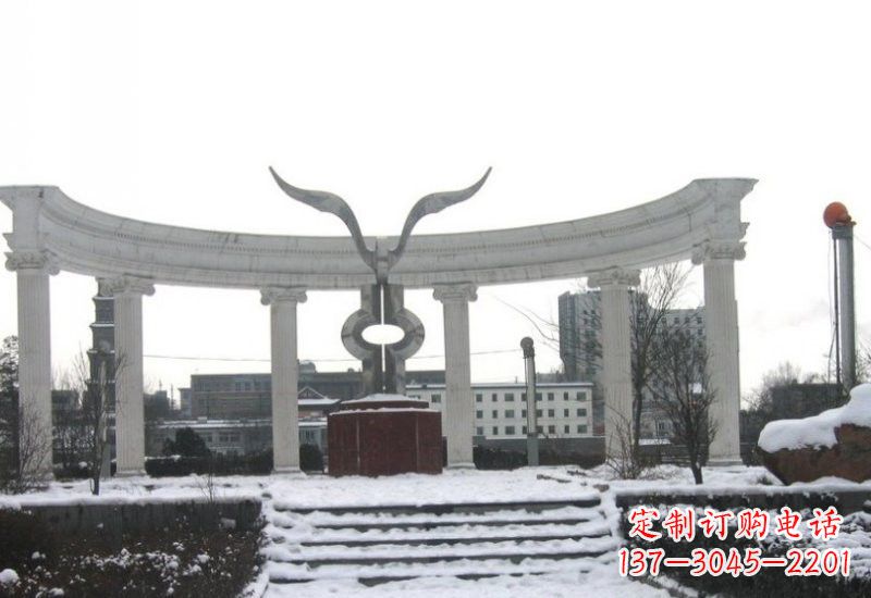 济南雄鹰展翅——一件精美的不锈钢雕塑