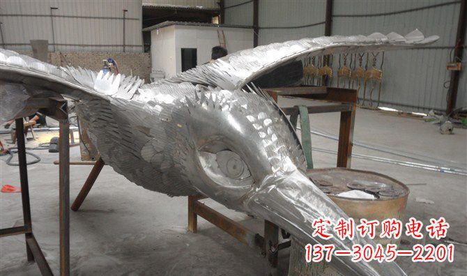 济南不锈钢雄鹰展翅老鹰动物雕塑