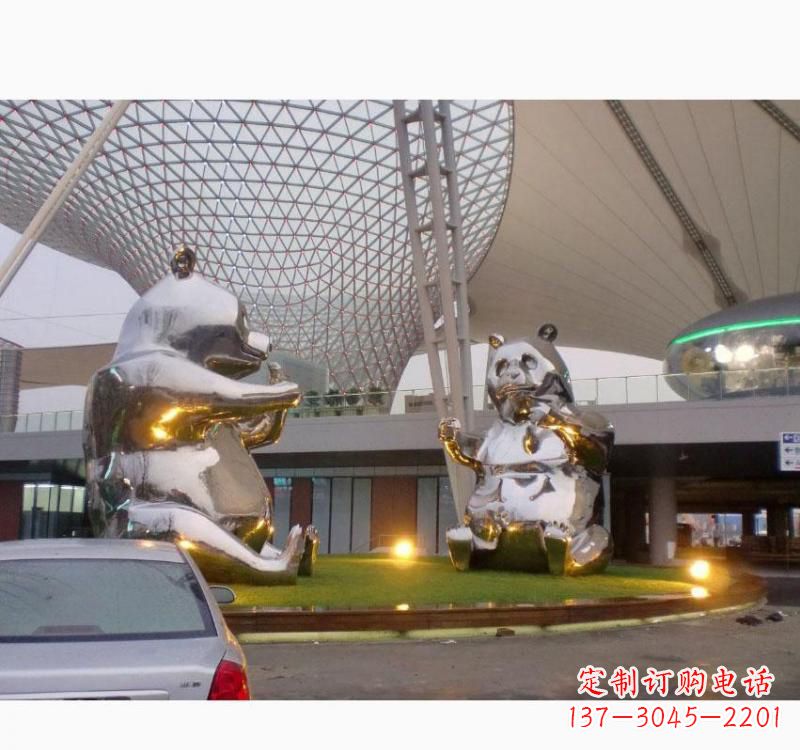 济南不锈钢熊猫雕塑象征中国特色文化