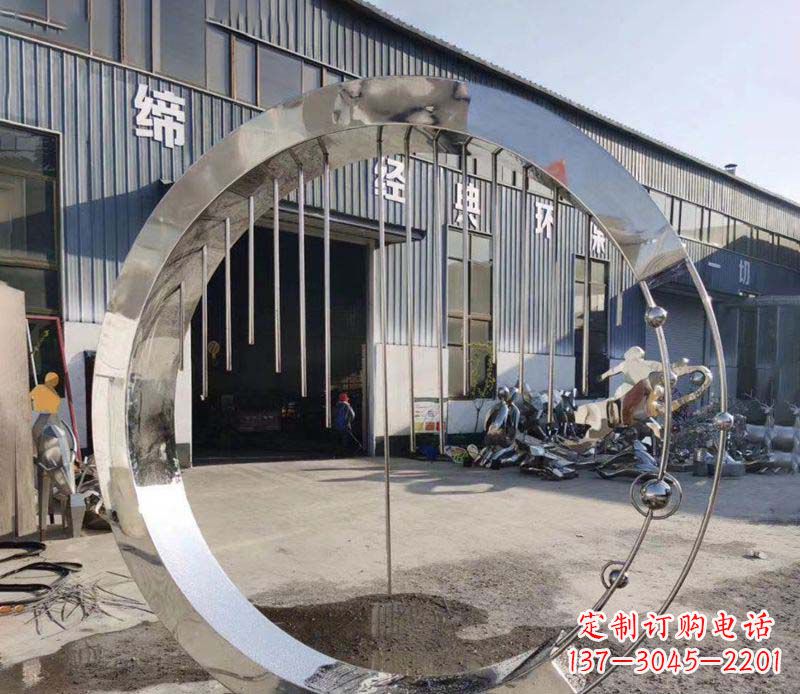 济南不锈钢旋转流水圆环雕塑
