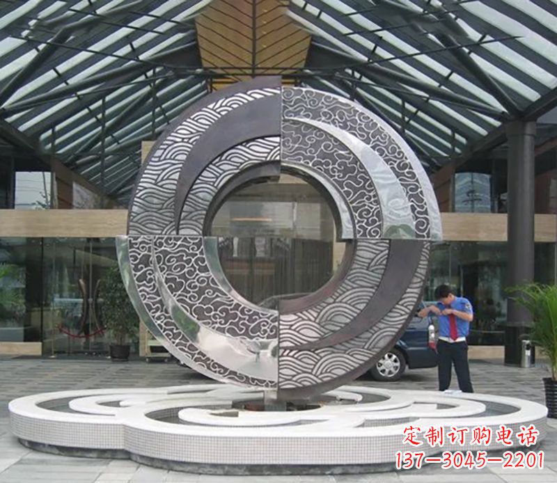 济南不锈钢圆环雕塑,点缀酒店空间