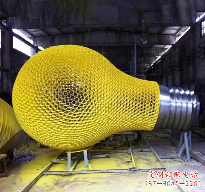 济南不锈钢灯泡雕塑精美而又抢眼