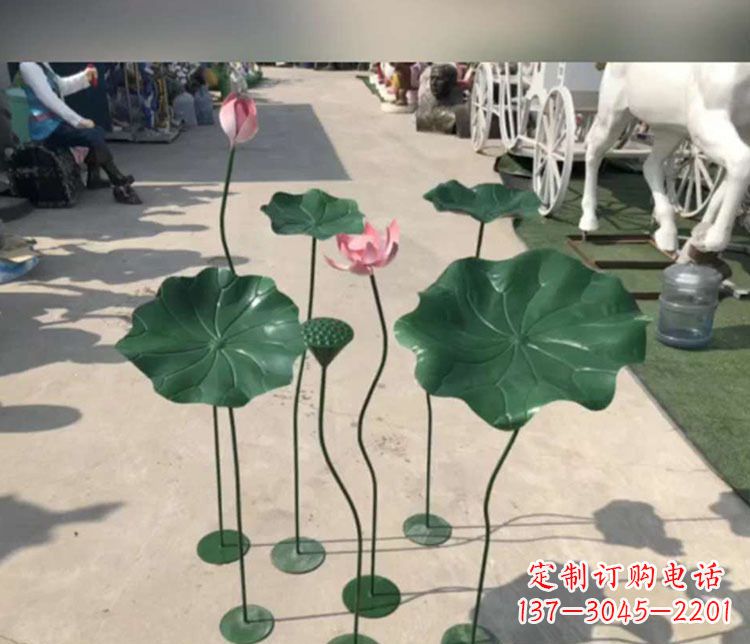 济南不锈钢荷花雕塑象征着美丽的永恒
