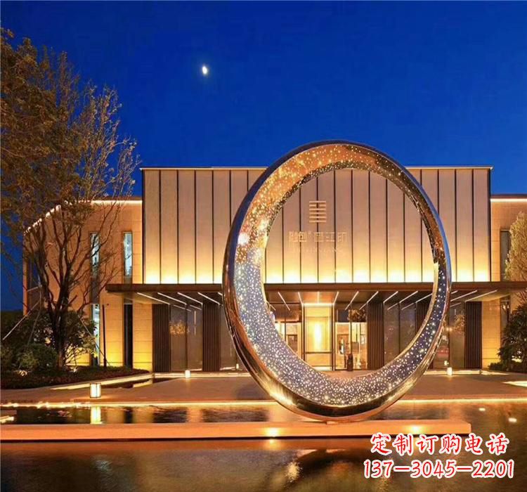 济南不锈钢圆环雕塑给空间增添无限美感