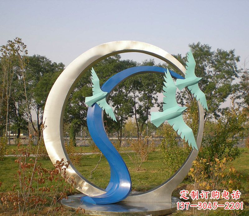 济南不锈钢圆环雕塑精致而优雅