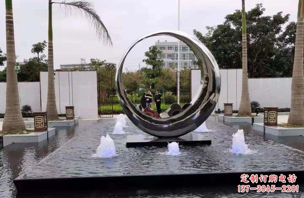 济南不锈钢圆环景观喷泉雕塑