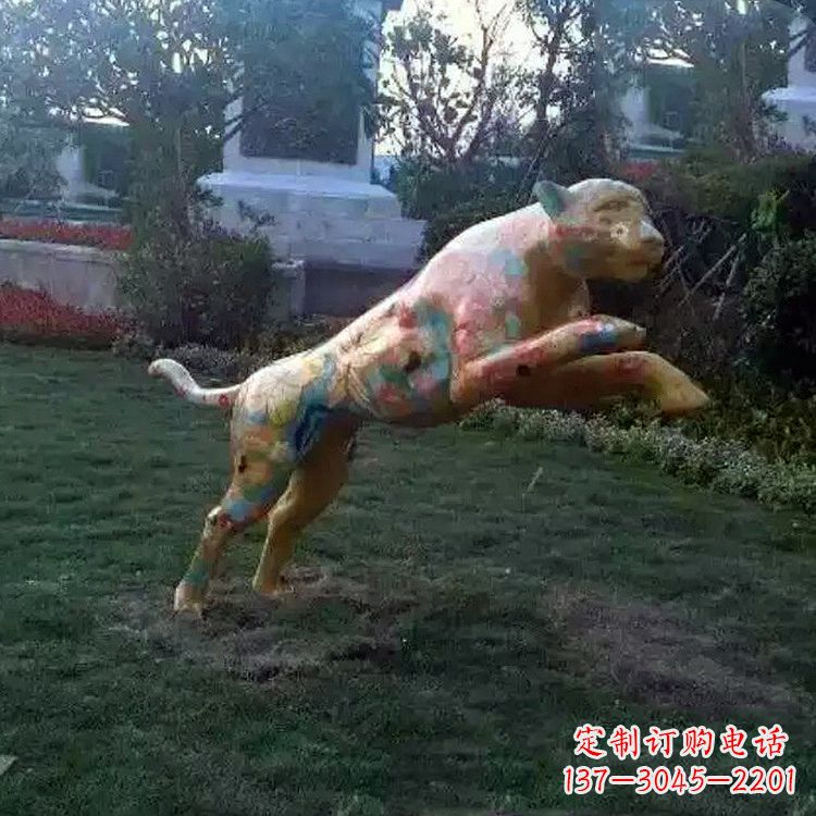 济南豹子玻璃钢雕塑——精美动物摆件