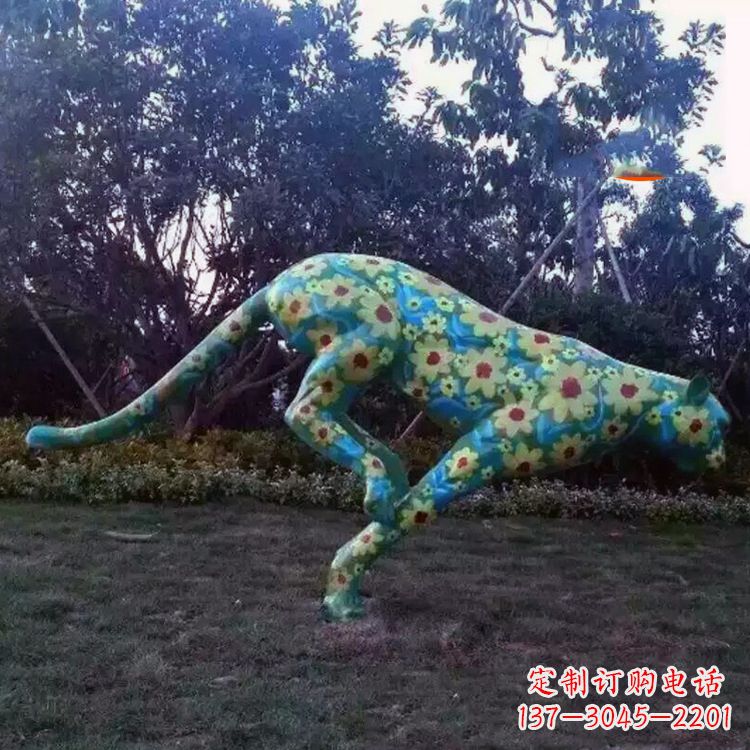 济南玻璃钢彩绘豹子雕塑艺术与自然的完美结合