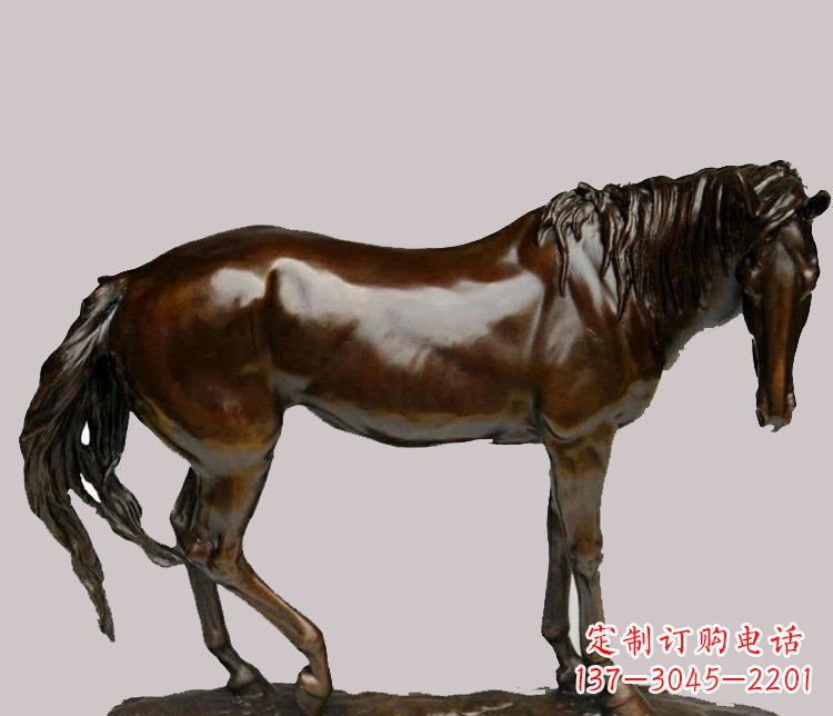 济南草原上的动物雕塑