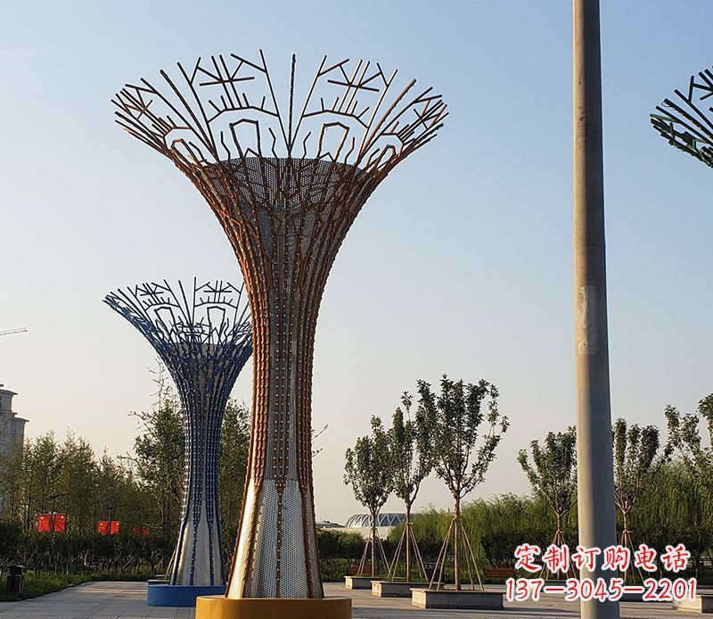 济南城市景观的点缀——不锈钢树叶雕塑
