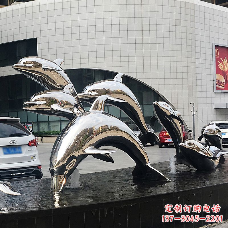 济南海豚雕塑点亮城市商场的不锈钢镜面水景