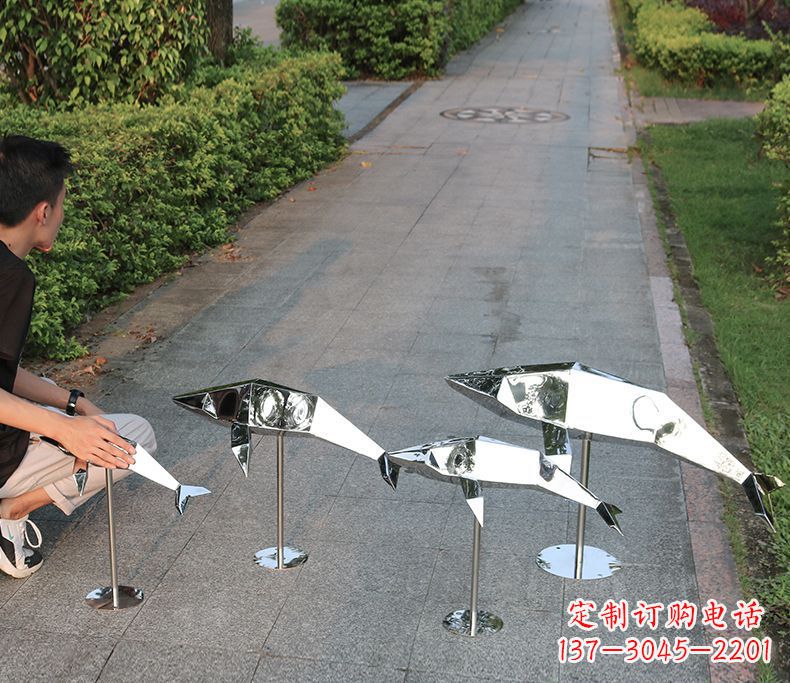 济南抽象不锈钢几何海豚雕塑