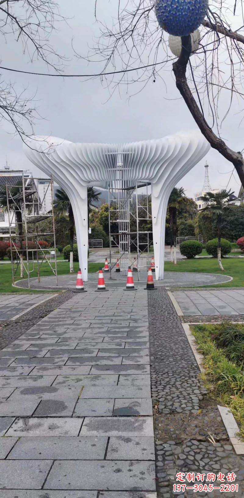 济南拱门雕塑融入现代设计的古典美感