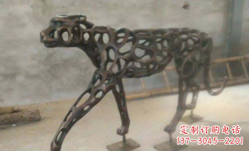 济南珍贵的豹雕塑——金钱豹公园的标志