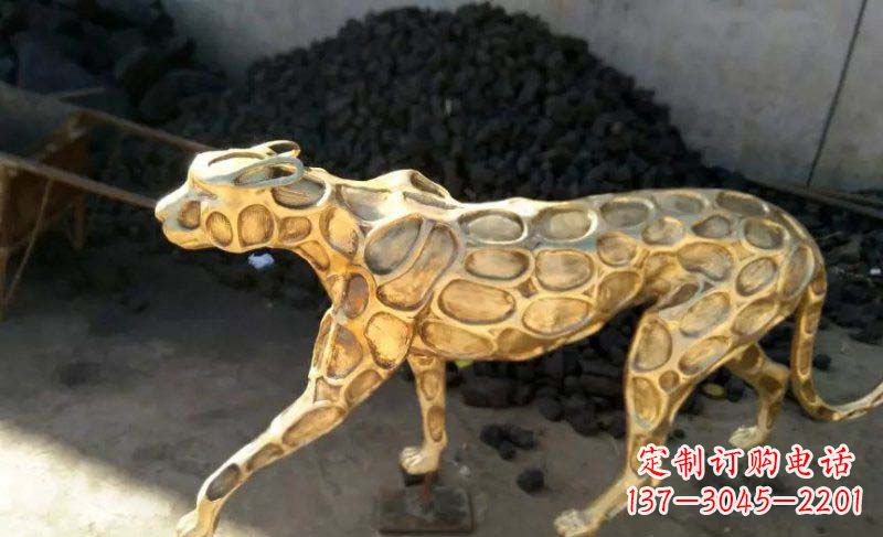 济南雄健的豹雕塑