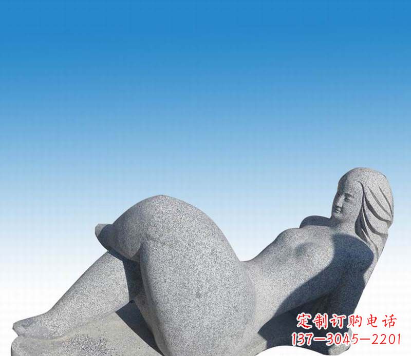 济南活力四射的女孩雕塑