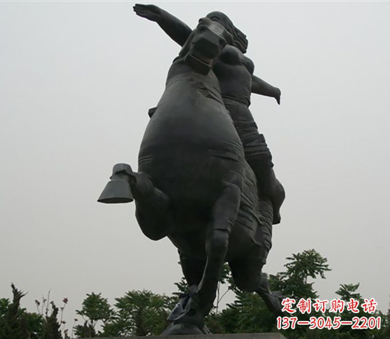济南穿越时空铜人骑马铜雕