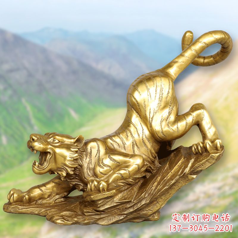 济南纯铜鎏金老虎下山雕塑,生肖虎动物雕塑摆件