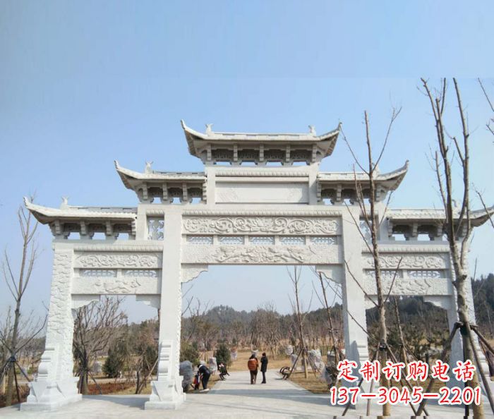 济南“村口三门石雕牌楼”——悠久历史的见证