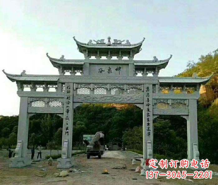 济南村口石雕牌楼千百年文化瑰宝