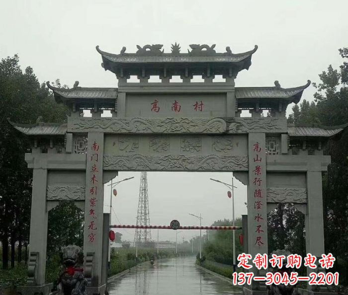 济南村口的石雕牌楼——缅怀传统文化