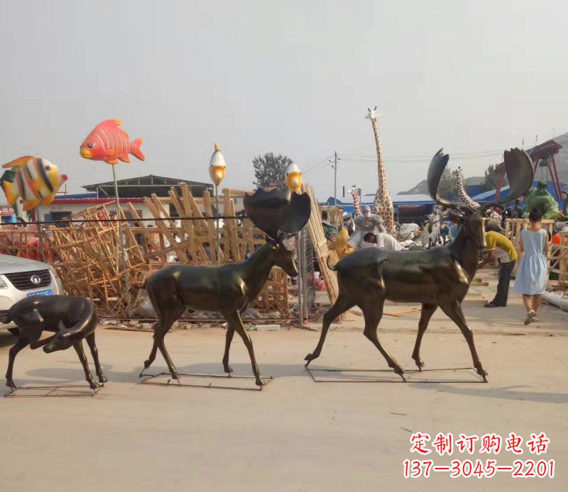 济南大角鹿群的铜雕美丽的艺术精品