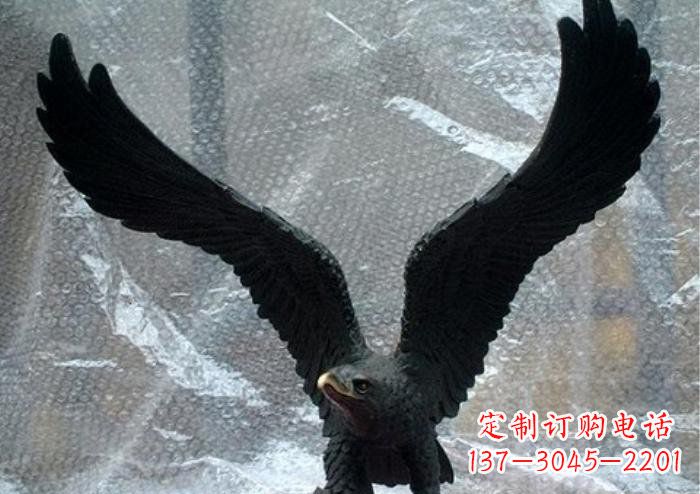 济南大鹏展翅玻璃钢老鹰雕塑