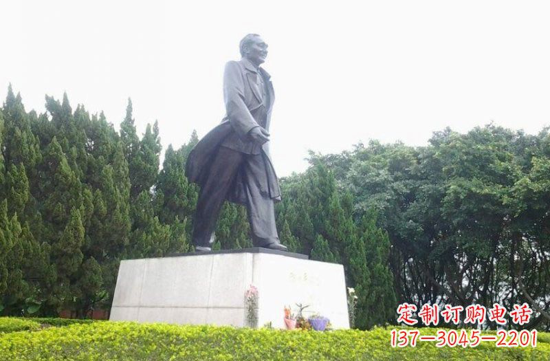 济南邓小平铜雕——传承伟人精神,流传中国精神