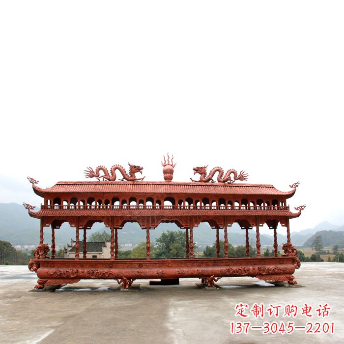济南底部雕龙的铜香炉