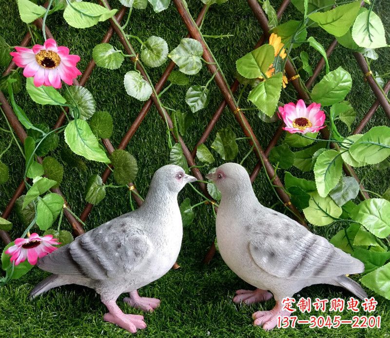济南传递和平与美好的和平鸽雕塑