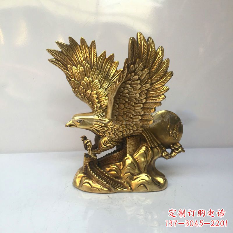 济南镀金铜雕老鹰雕塑摆件