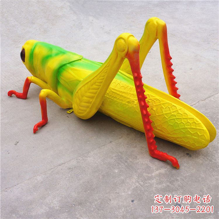 济南仿真蝗虫玻璃钢蚂蚱雕塑