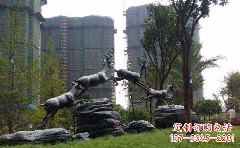 济南飞奔小鹿小区精美动物铜雕
