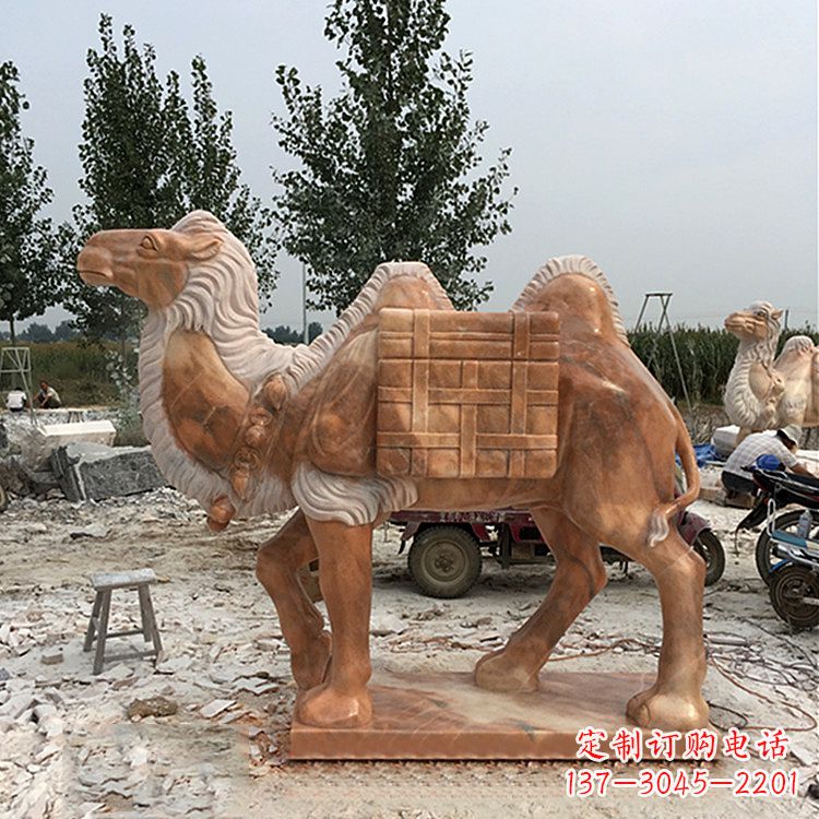 济南负重骆驼雕塑—晚霞之红