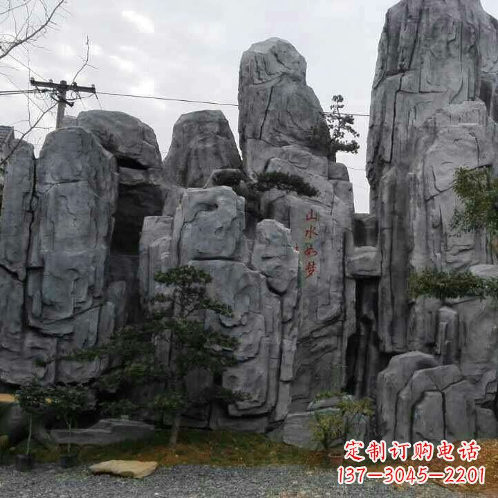 济南GRC塑石假山雕塑--营造一片芳草如茵的大自然风景