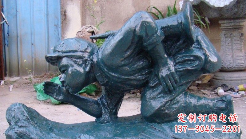 济南传统文化符号——小红军冲锋号雕塑