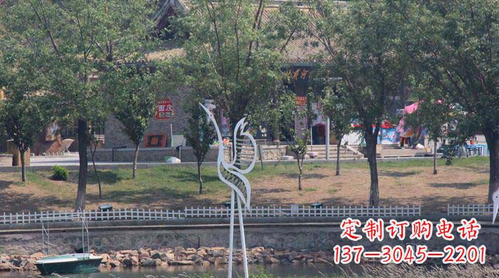 济南融合瑞雪灵羽,灵灯晶莹不锈钢仙鹤雕塑