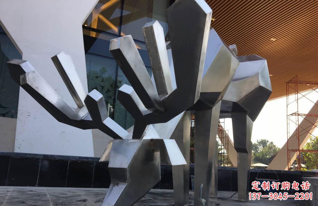 济南高端不锈钢抽象驯鹿雕塑