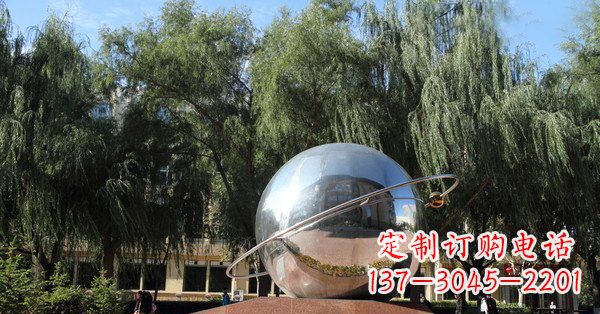 济南优雅而充满动感的不锈钢地球与赤道融合雕塑