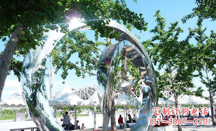 济南高端实木不锈钢镀层圆环雕塑