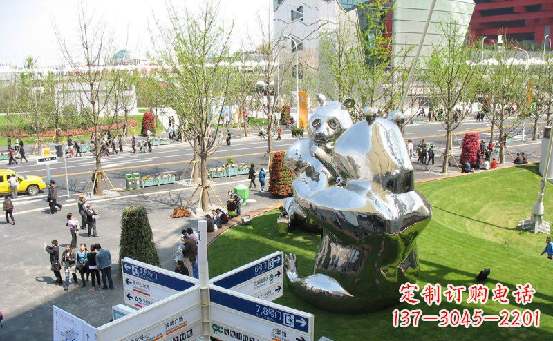 济南魅力镜面不锈钢熊猫景观雕塑