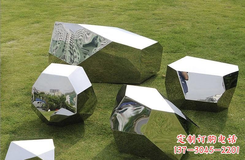 济南精美不锈钢鹅卵石几何雕塑