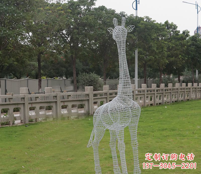 济南浪漫活力·不锈钢镂空长颈鹿雕塑